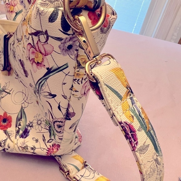 White Floral Leather Crossbody Handbag - Picture 6 of 9